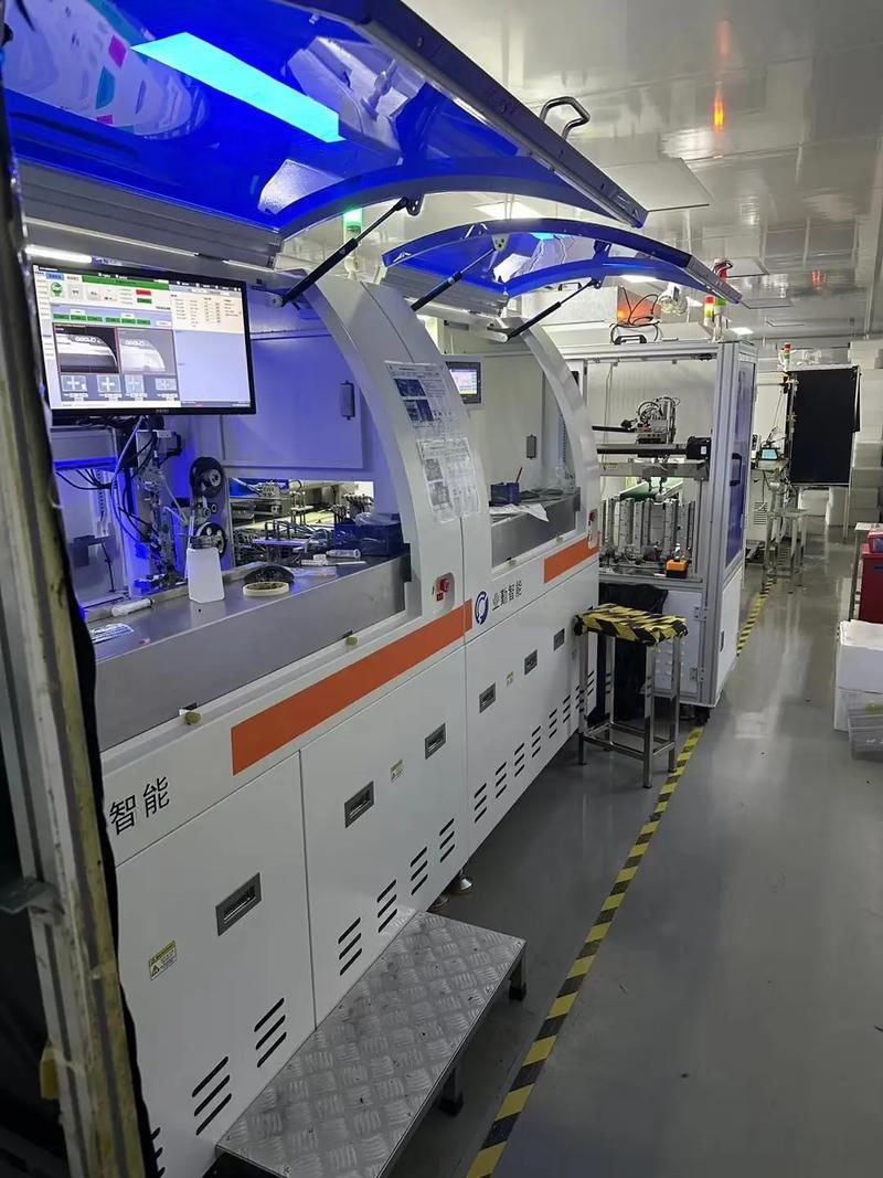 La technologie Shenzhen Hongjia ajoute des machines d'assemblage entièrement automatiques de rétroéclairage et d'écran LCD, éliminant le travail