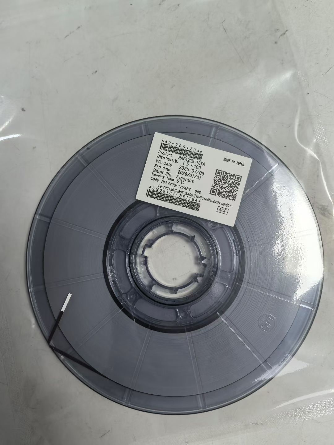 ​ACF (Anisotropic Conductive Film) est un matériau clé indispensable dans la production d’écrans LCD.