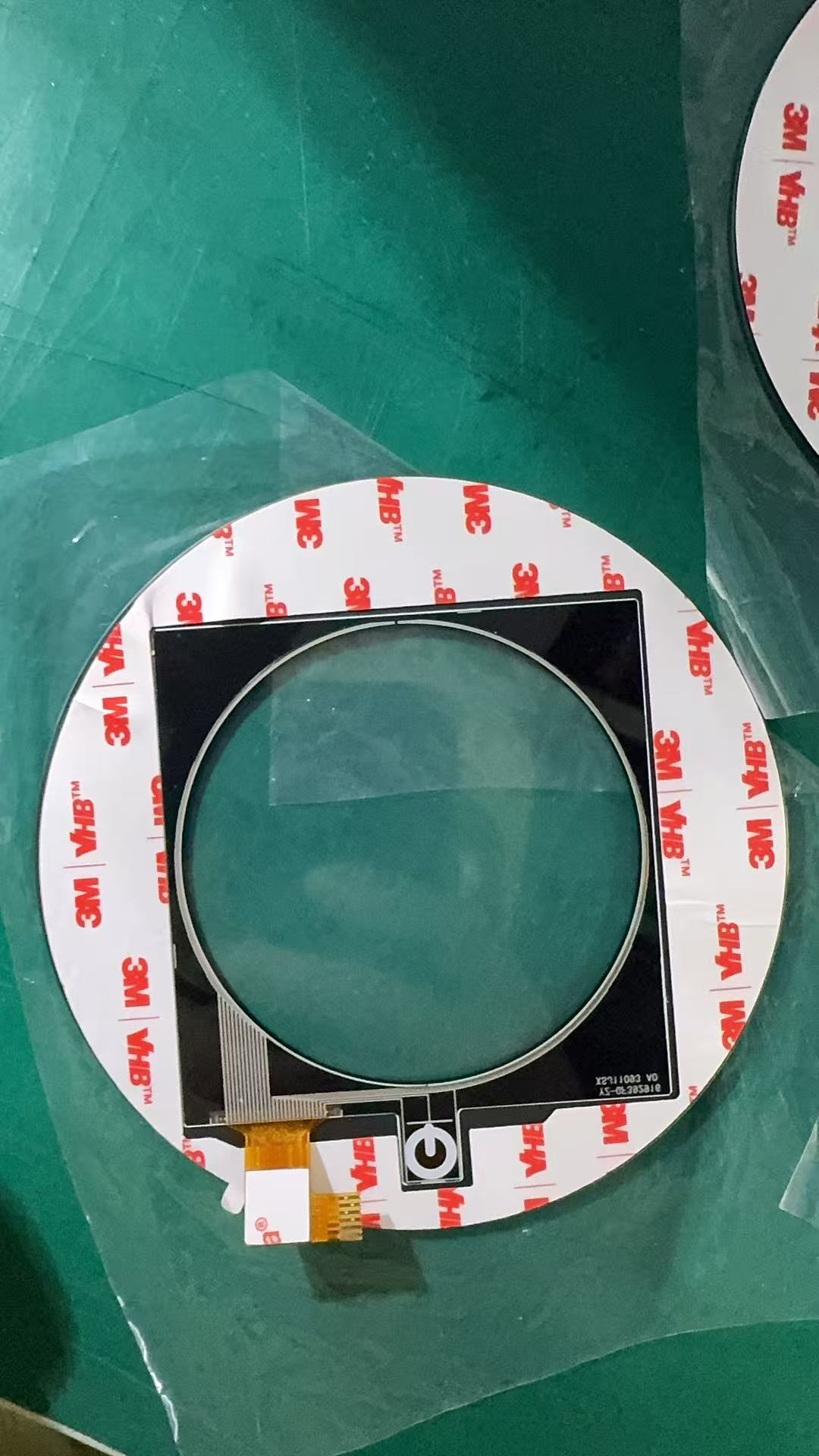 Avantages de l'utilisation du ruban adhésif double face VHB pour les panneaux de couverture d'écran tactile